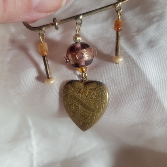Vintage Jewelry - Vintage Artistic Pin Glass Beads & Heart